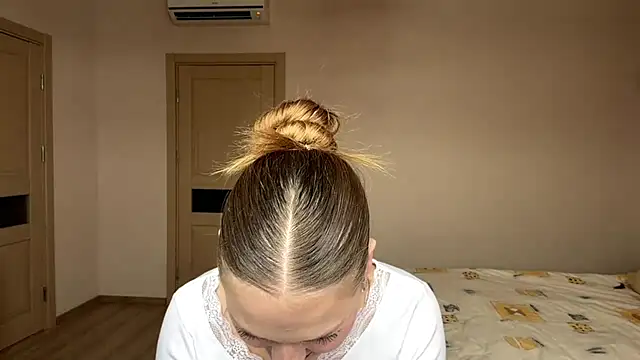 Milayouknow's cam snapshot