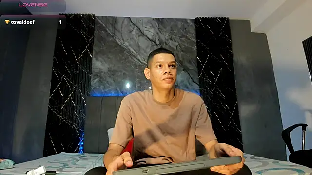 milo_cruz_ live sex cam