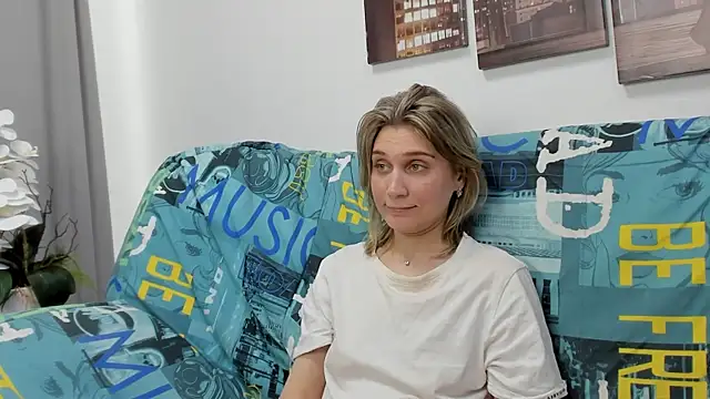 Tenderly_Sophie's cam snapshot