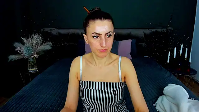 Rebecca_Diamond's cam snapshot