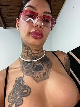 Zaratattoox live sex cam