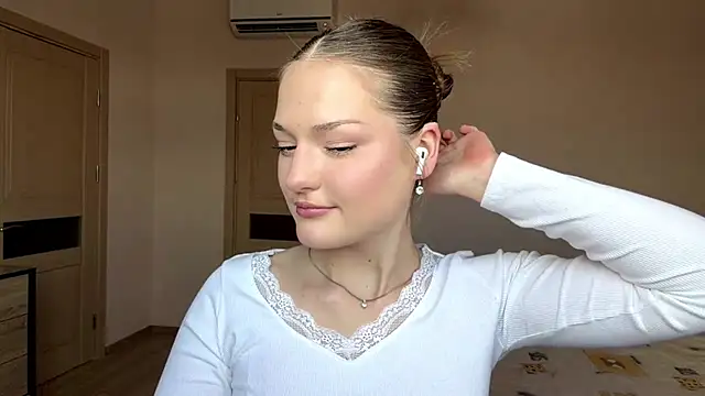 Milayouknow's cam snapshot