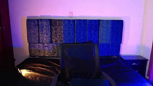 aura_bella_'s cam snapshot