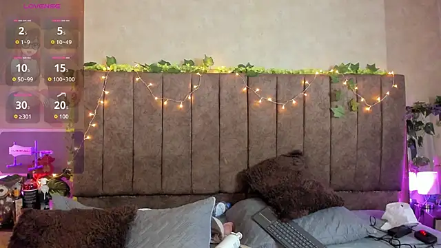 LanaMills_'s cam snapshot