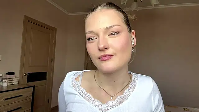 Milayouknow's cam snapshot