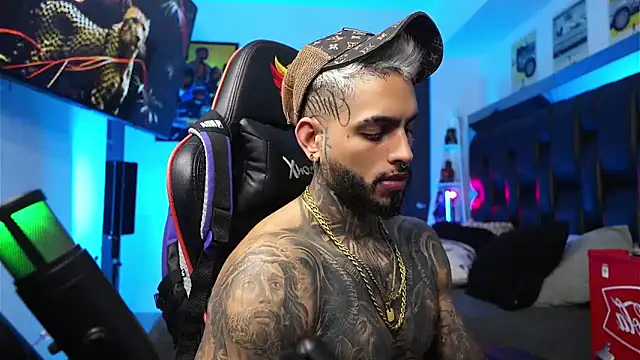 logan_hugh8 live sex cam