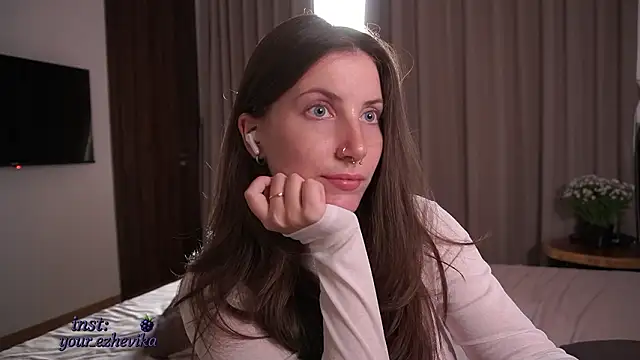 ItsEzheVika live sex cam