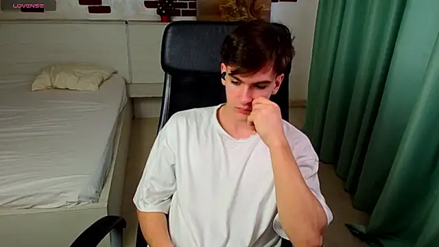 BradyFlint live sex cam