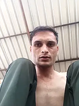 Beinghorny83 live sex cam