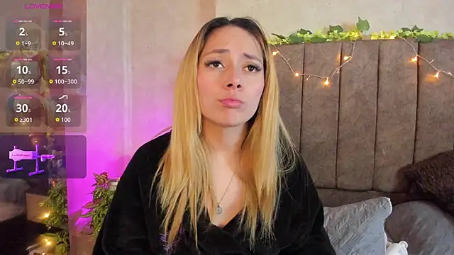 LanaMills_'s cam snapshot