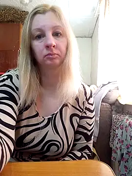 BustyBlond's cam snapshot