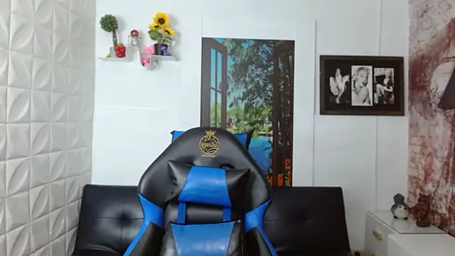 gigi_gilt_'s cam snapshot