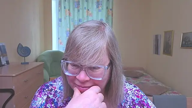 Emma_Eclipsee's cam snapshot