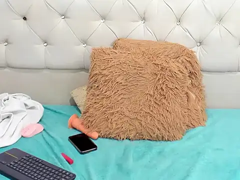 Sara_Russell's cam snapshot