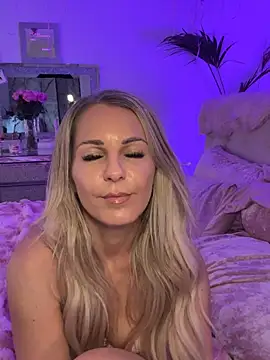 JulieSol live sex cam