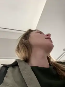 ValenciaShock live sex cam