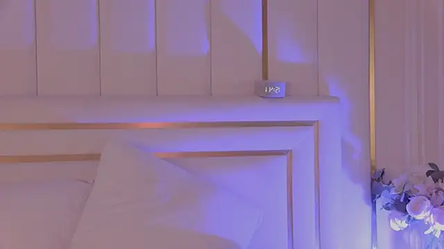 AriellaMelo live sex cam