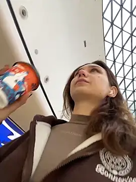 QuitieLia live sex cam