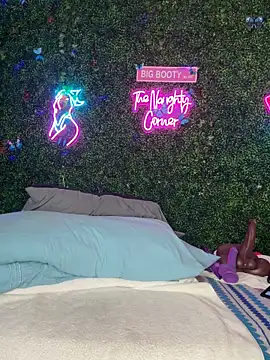 RenaThickAss live sex cam