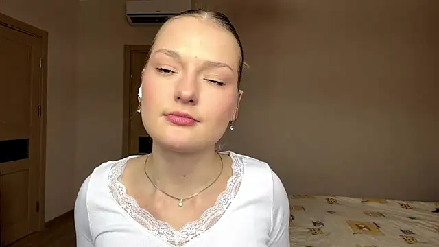 Milayouknow's cam snapshot