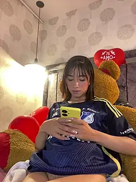 alahia_pink's cam snapshot