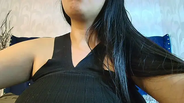 CarolineBrunx live sex cam