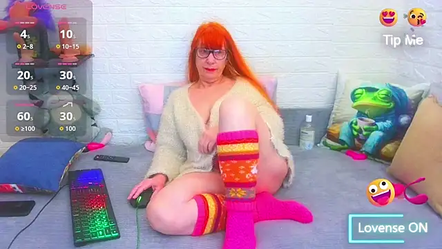 RedHousewife's cam snapshot