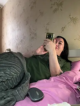 Naughtbaby_2025's cam snapshot