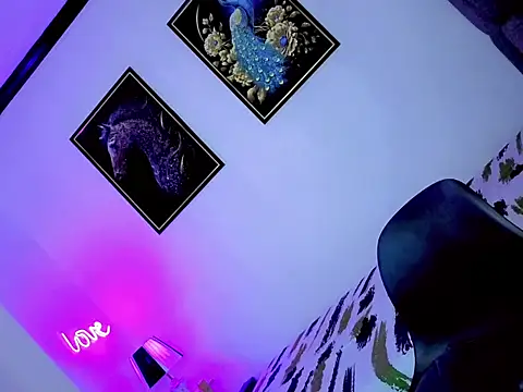 Daretoloveme18 live sex cam