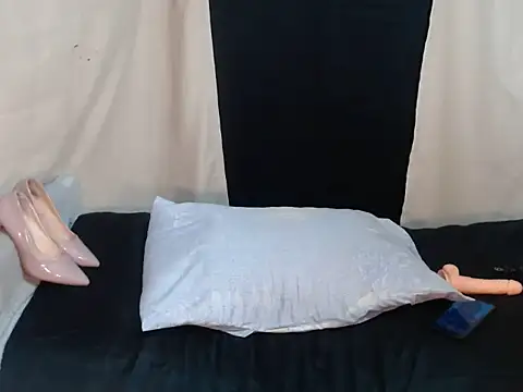 ExoticBigcockQueen live sex cam