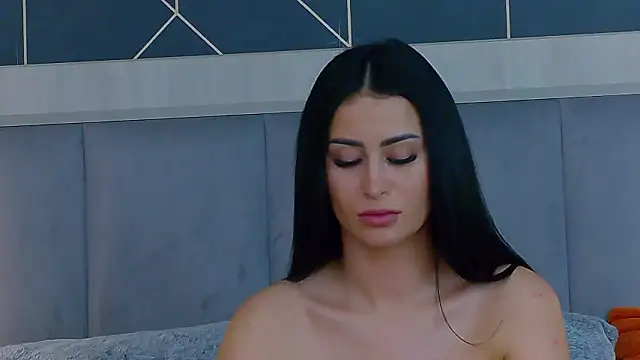 EmyLaveau live sex cam