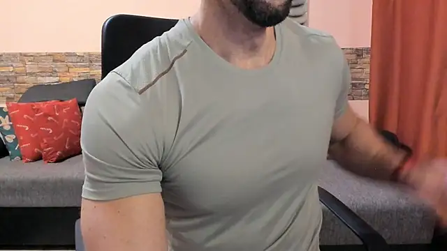 HotHunkTrainer live sex cam