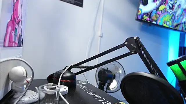 logan_hugh8's cam snapshot