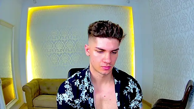 MaxKaiden live sex cam