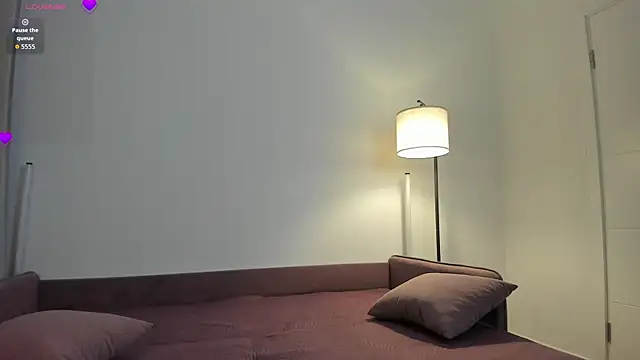 flora_off live sex cam