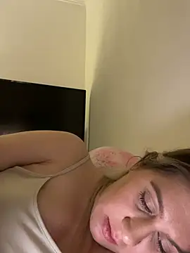 MissGinax's cam snapshot