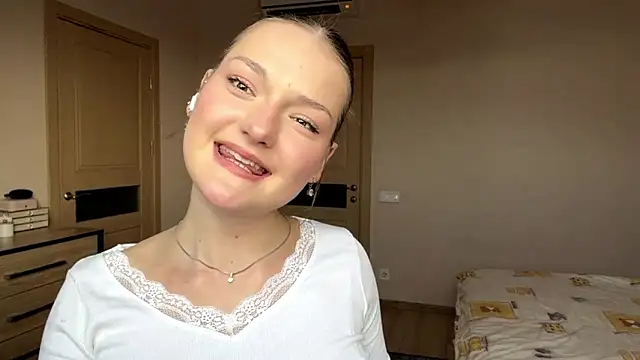 Milayouknow's cam snapshot