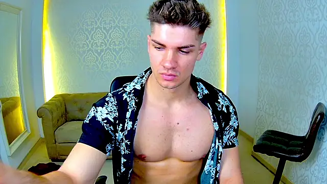 MaxKaiden live sex cam