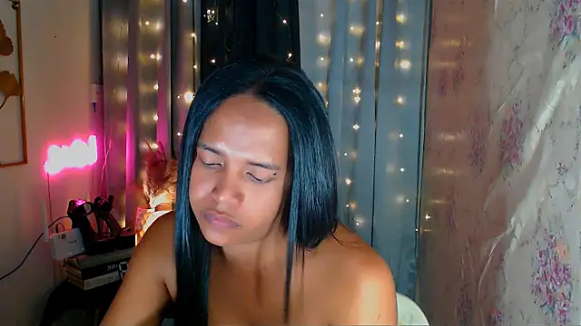 Lorainnelustts live sex cam