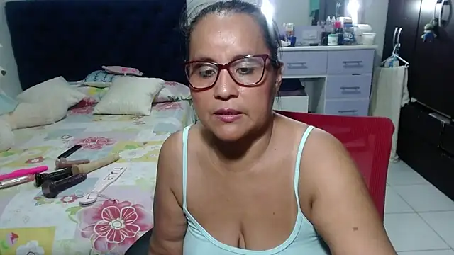 pervert_mommy_'s cam snapshot