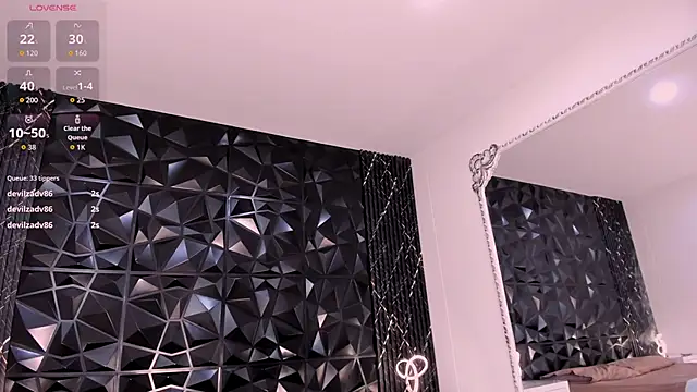 AriadnaLoren live sex cam