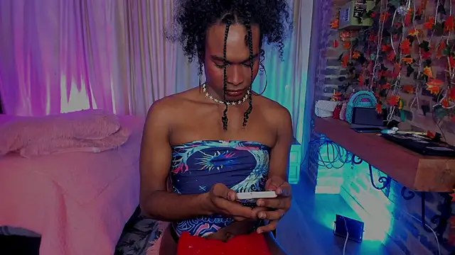 LaGoldenBitch live sex cam