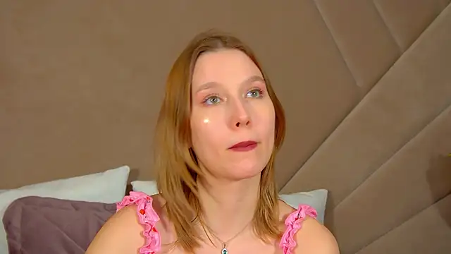 LiliLinn live sex cam