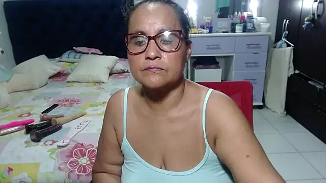 pervert_mommy_'s cam snapshot