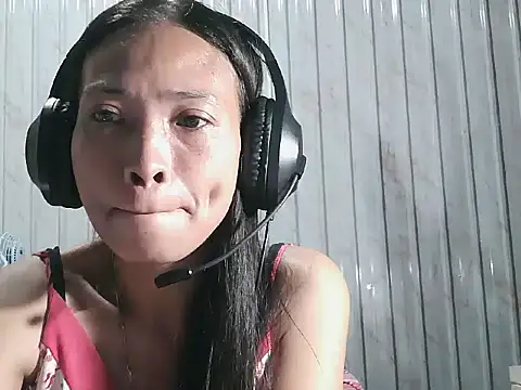 pinayhotii's cam snapshot