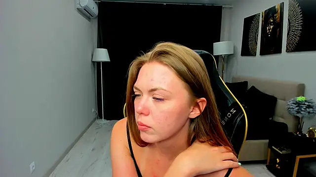 Strawberrye live sex cam