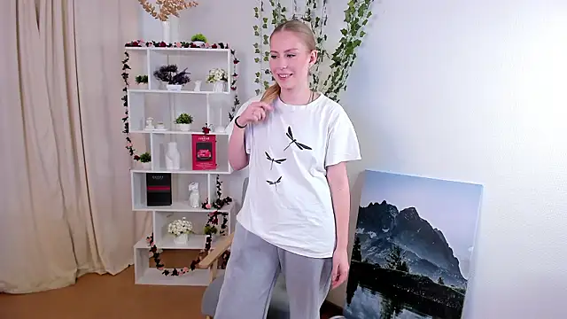 CharityKhamo's cam snapshot