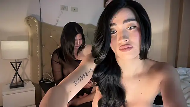 IssaWave live sex cam