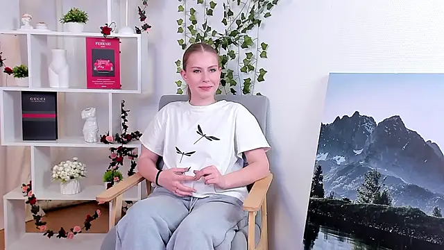 CharityKhamo's cam snapshot