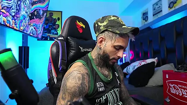 logan_hugh8's cam snapshot